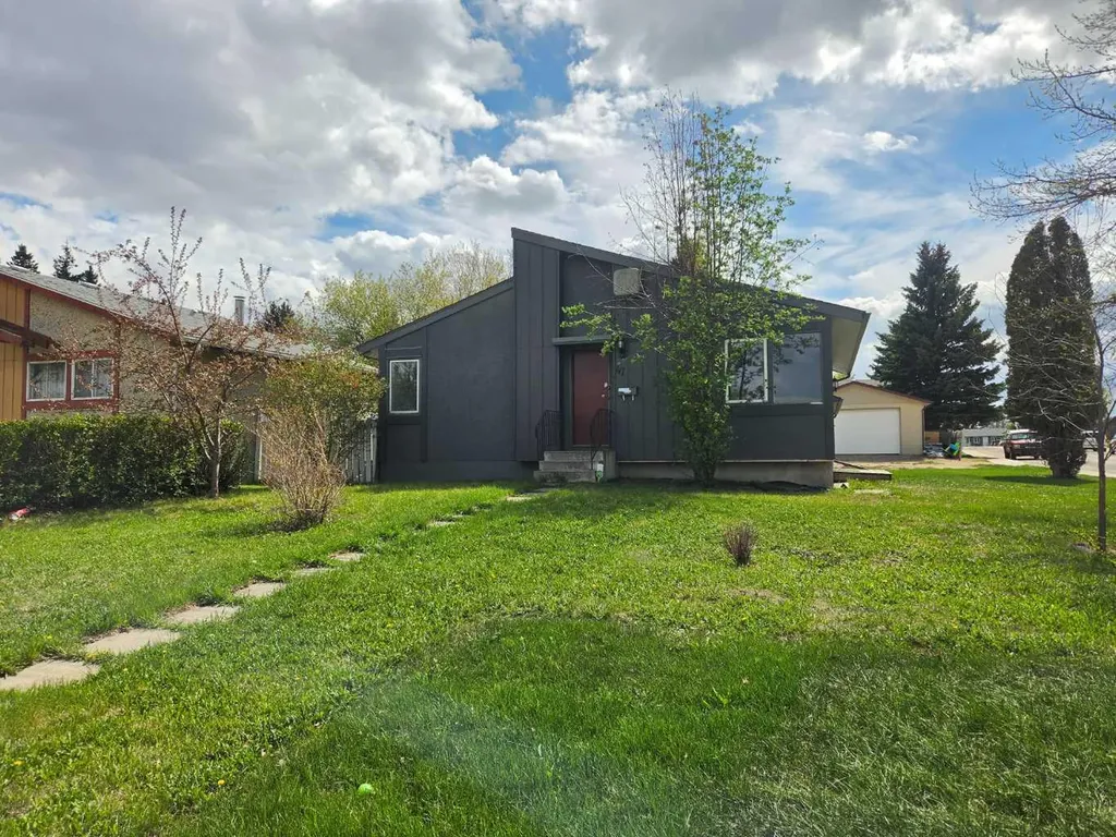 47 Olsen Street Red Deer AB T4N 5B8