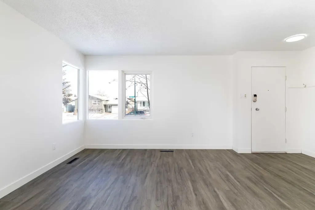 47 Olsen Street Red Deer AB T4N 5B8