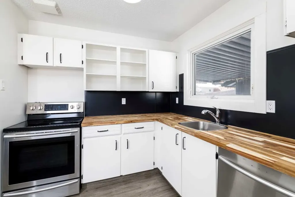 47 Olsen Street Red Deer AB T4N 5B8