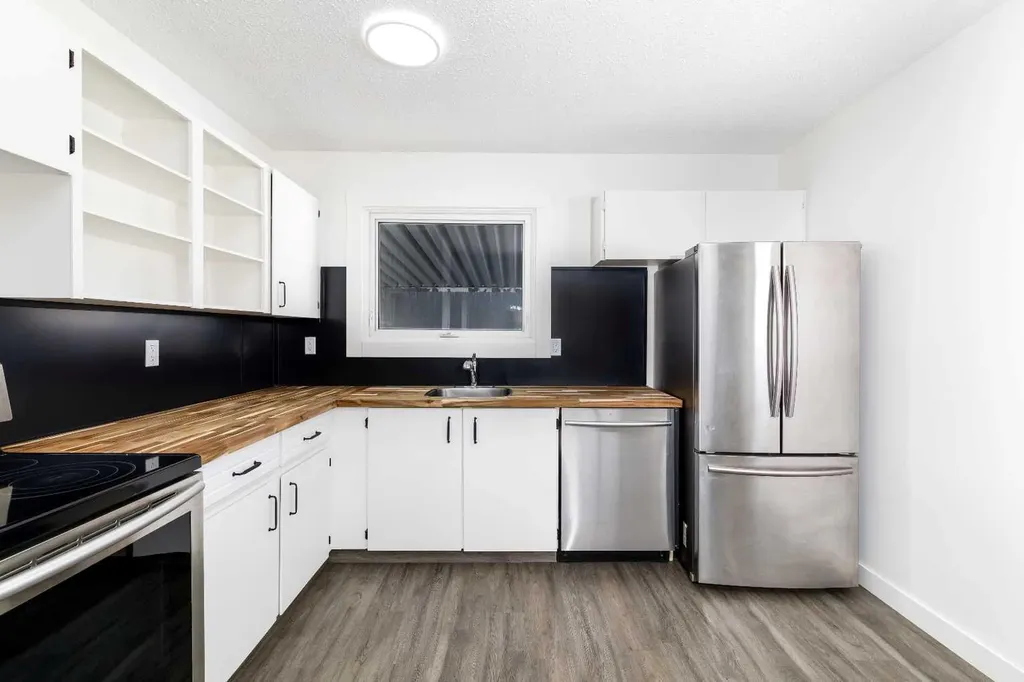 47 Olsen Street Red Deer AB T4N 5B8