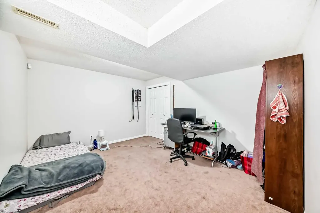 9275 Saddlebrook Drive NE Calgary AB T3J 5M5