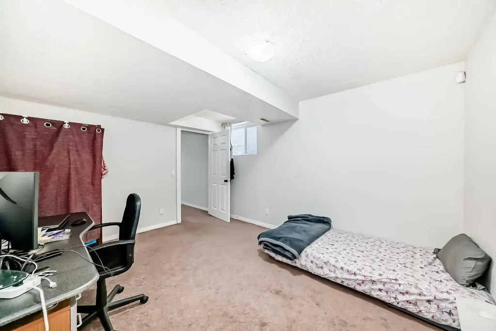 9275 Saddlebrook Drive NE Calgary AB T3J 5M5