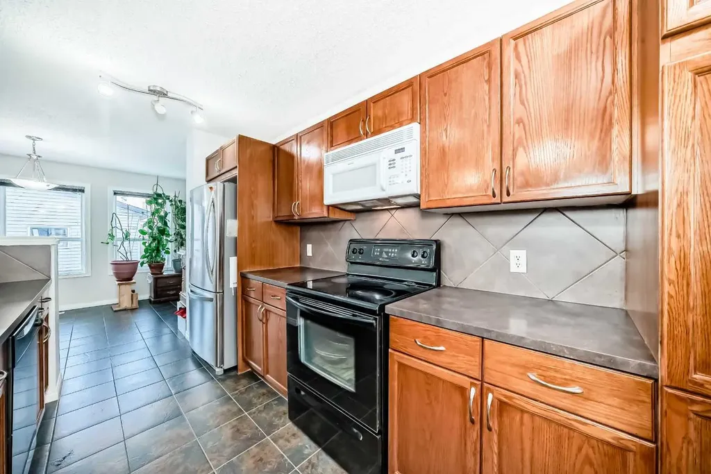 9275 Saddlebrook Drive NE Calgary AB T3J 5M5