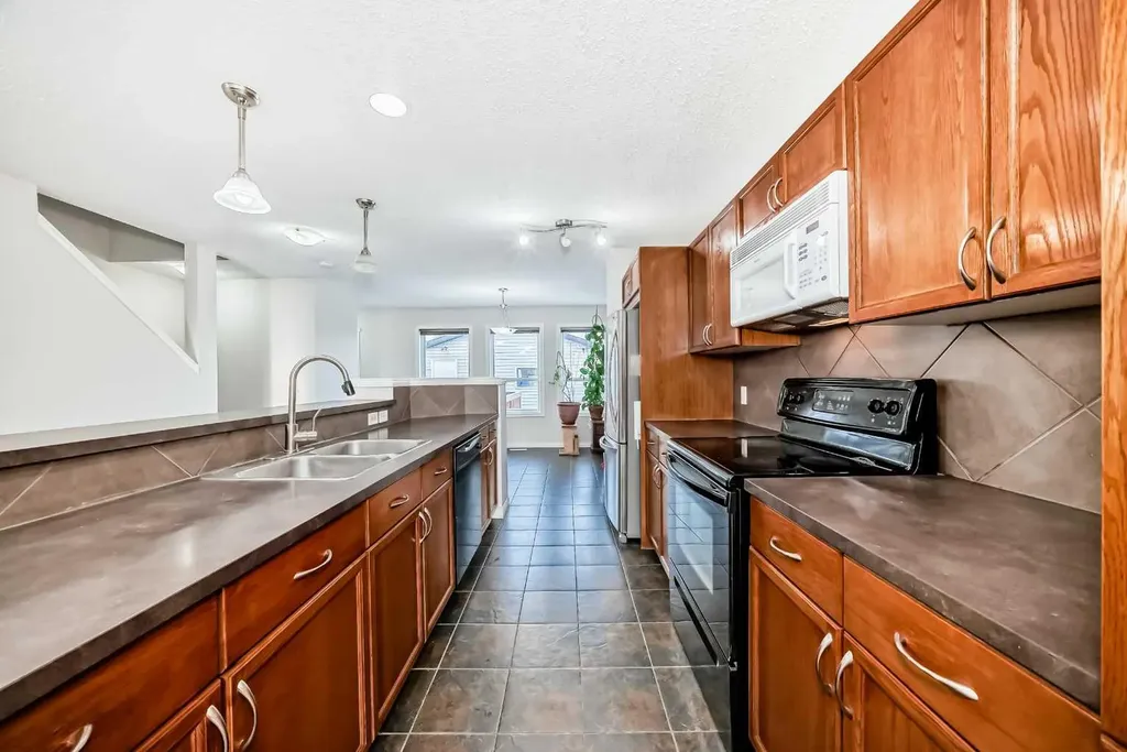 9275 Saddlebrook Drive NE Calgary AB T3J 5M5