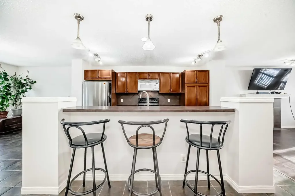 9275 Saddlebrook Drive NE Calgary AB T3J 5M5