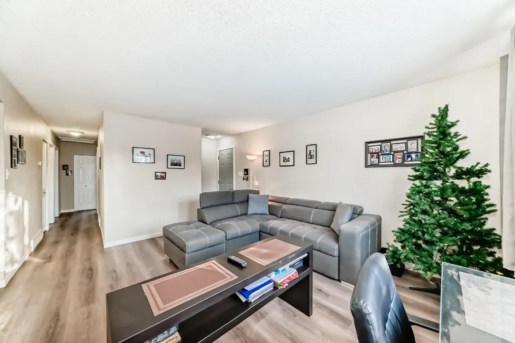 3221 32a Avenue SE Calgary AB T2B0J6