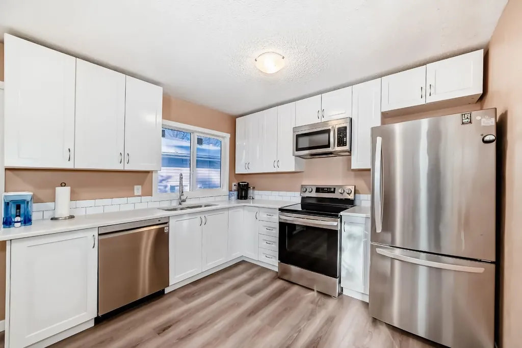 3221 32a Avenue SE Calgary AB T2B0J6