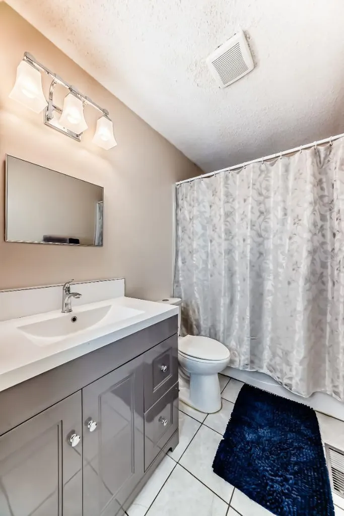 3221 32a Avenue SE Calgary AB T2B0J6