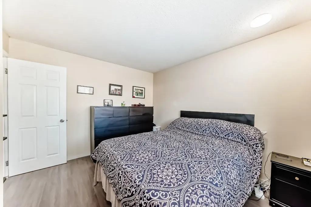 3221 32a Avenue SE Calgary AB T2B0J6