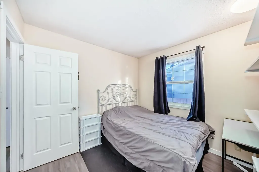 3221 32a Avenue SE Calgary AB T2B0J6