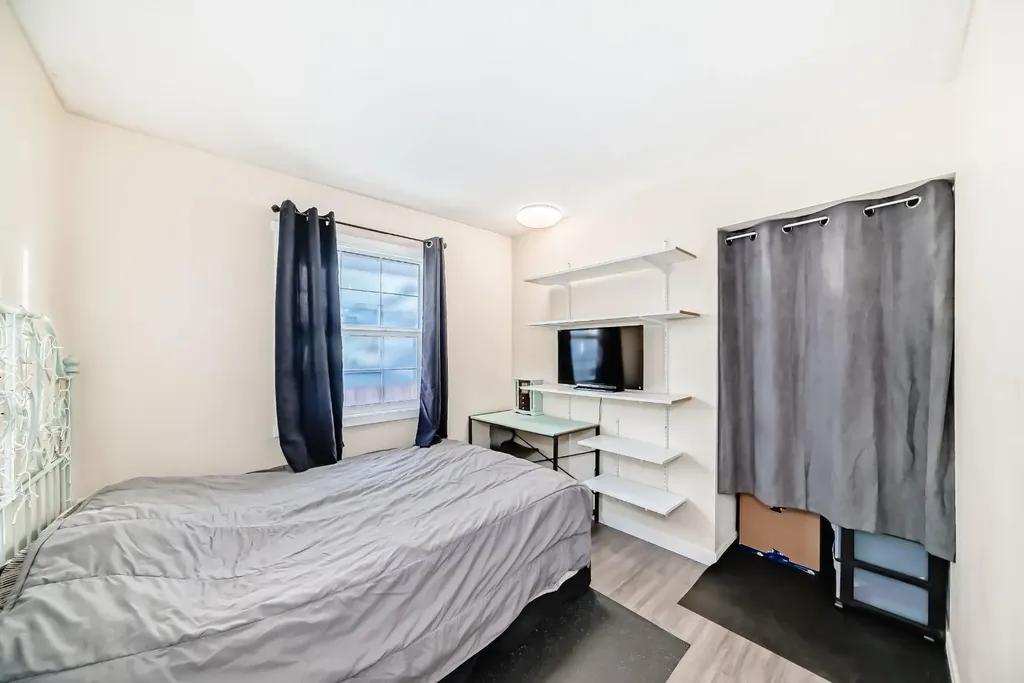 3221 32a Avenue SE Calgary AB T2B0J6