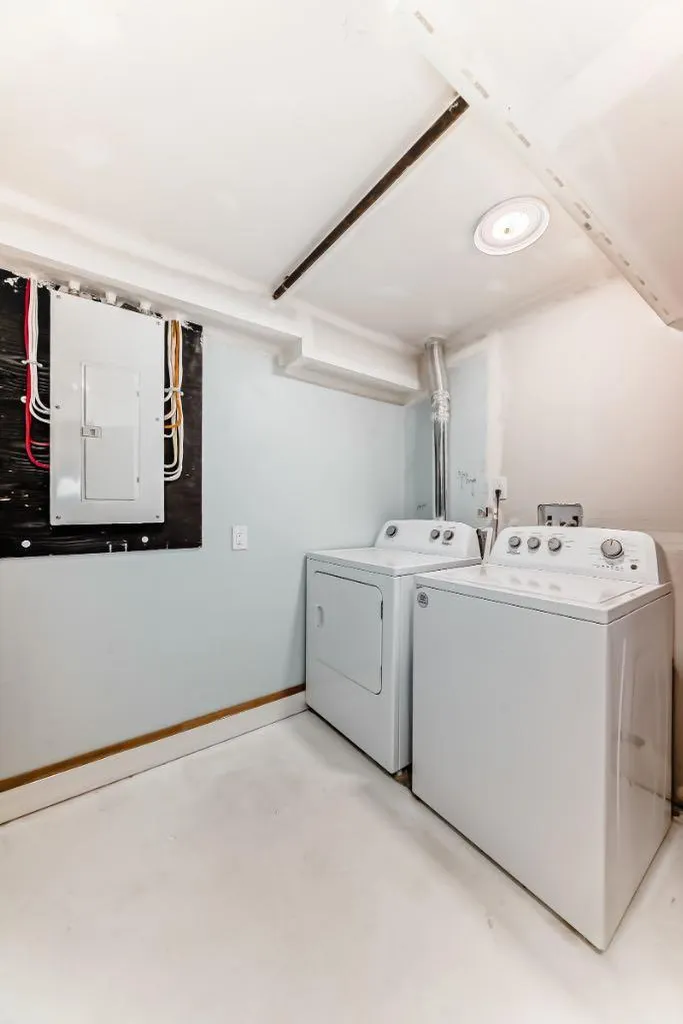3221 32a Avenue SE Calgary AB T2B0J6