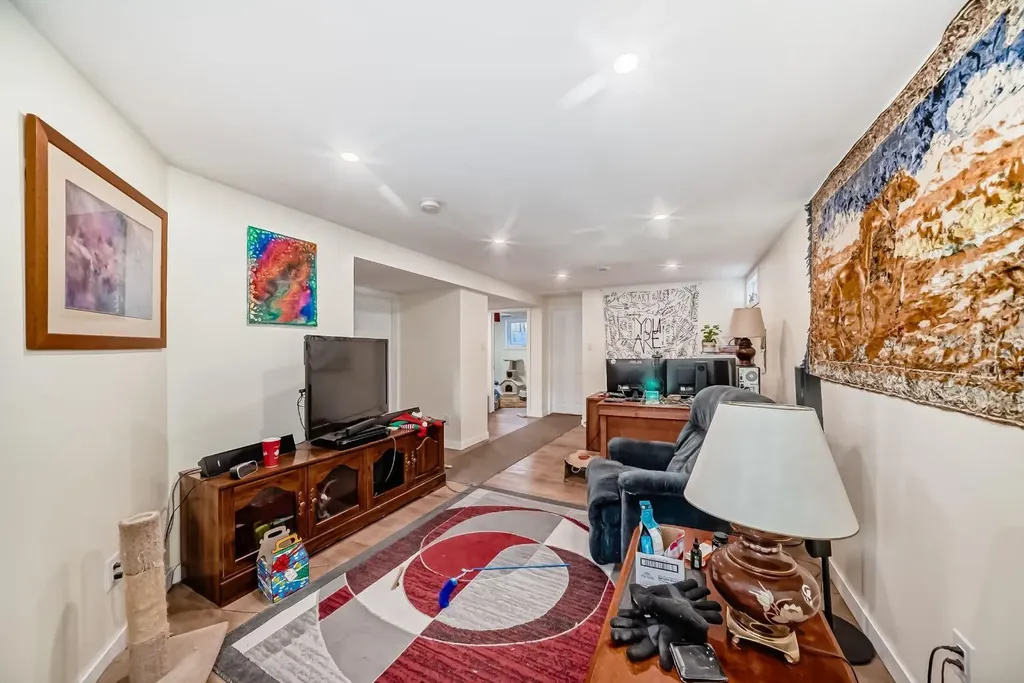 3221 32a Avenue SE Calgary AB T2B0J6