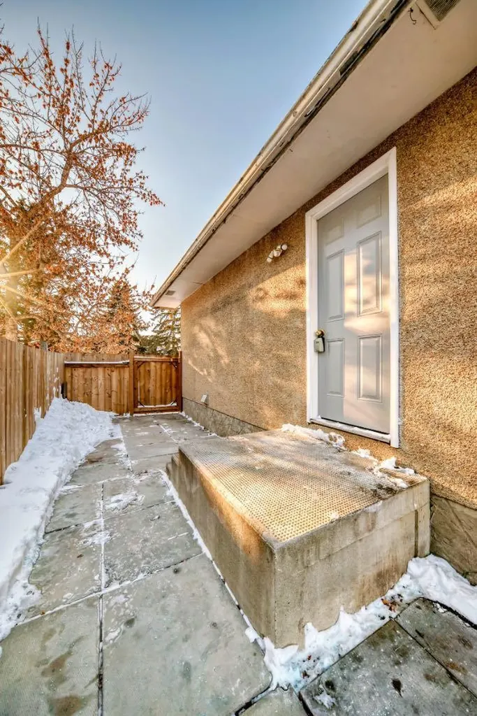 3221 32a Avenue SE Calgary AB T2B0J6