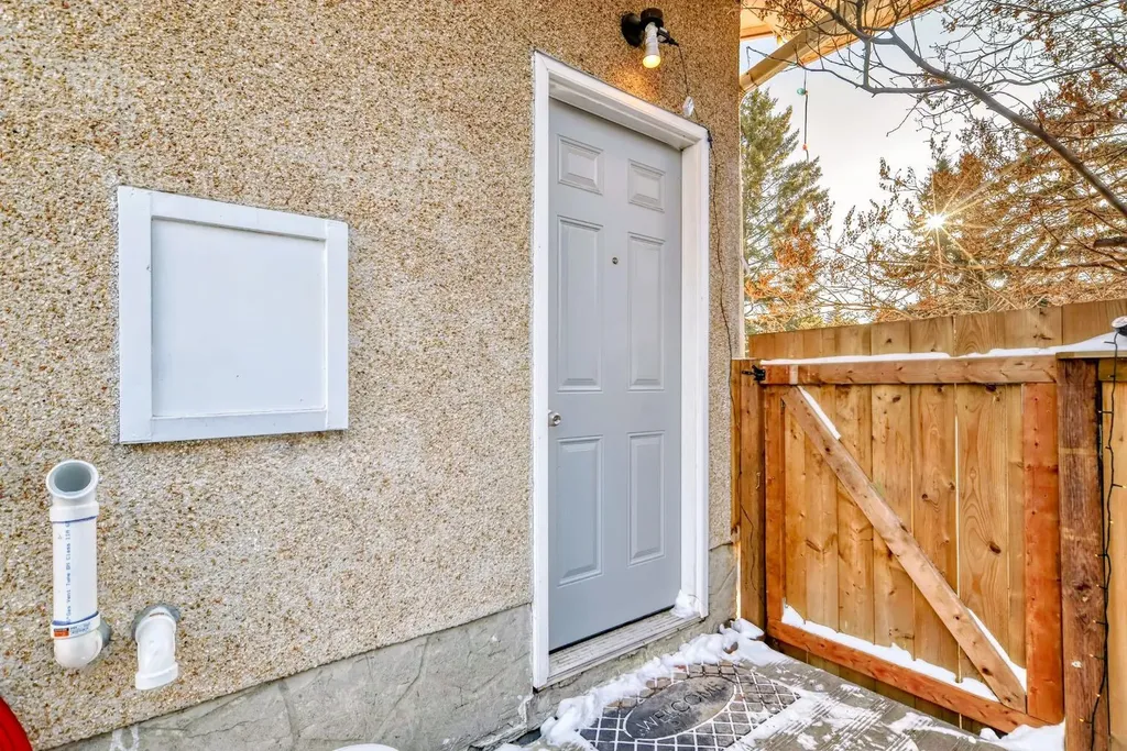3221 32a Avenue SE Calgary AB T2B0J6
