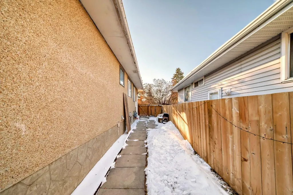 3221 32a Avenue SE Calgary AB T2B0J6