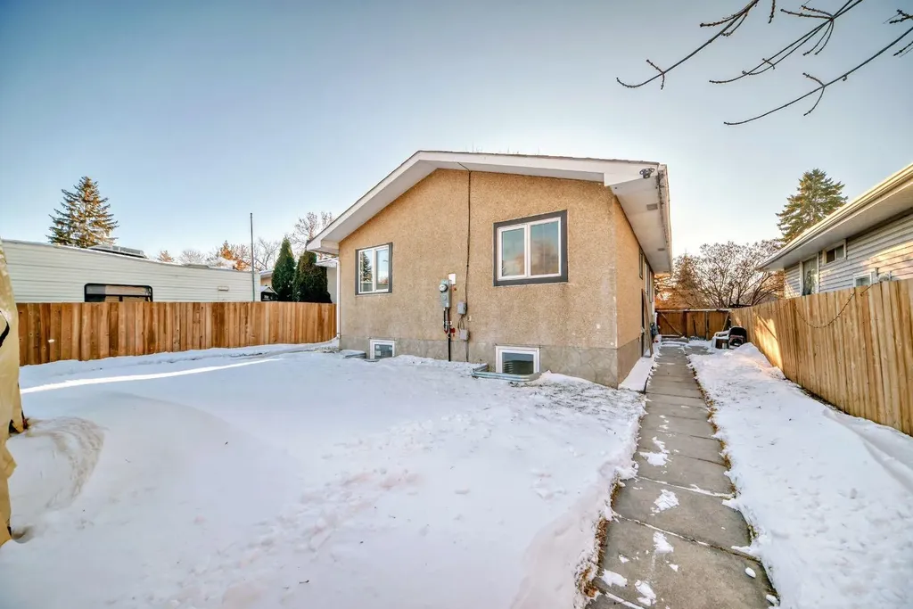 3221 32a Avenue SE Calgary AB T2B0J6