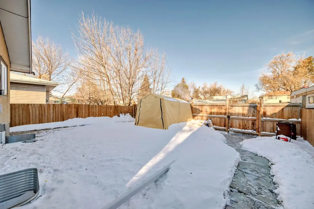 3221 32a Avenue SE Calgary AB T2B0J6