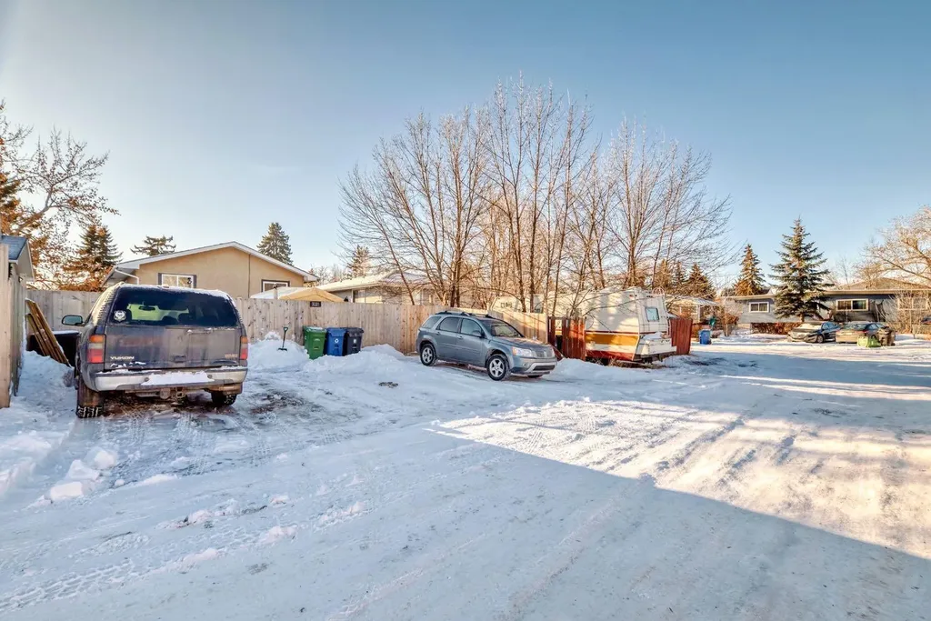3221 32a Avenue SE Calgary AB T2B0J6