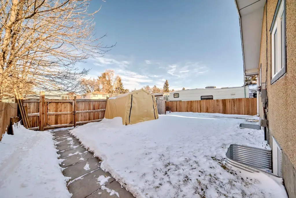 3221 32a Avenue SE Calgary AB T2B0J6
