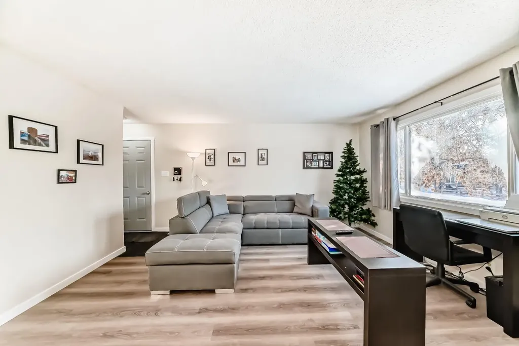 3221 32a Avenue SE Calgary AB T2B0J6