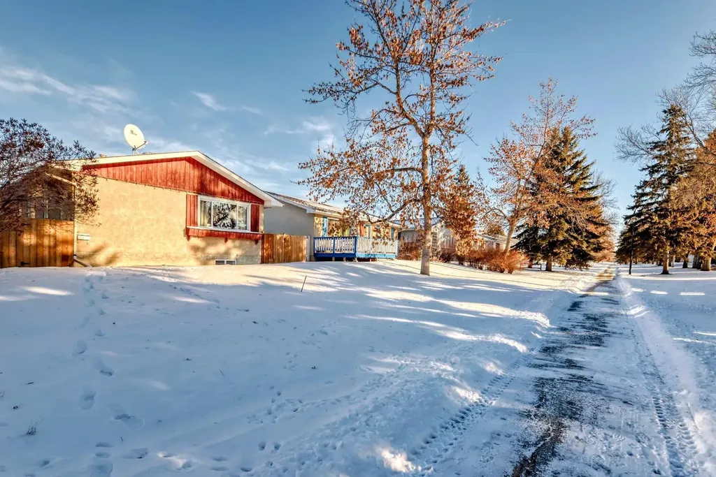 3221 32a Avenue SE Calgary AB T2B0J6