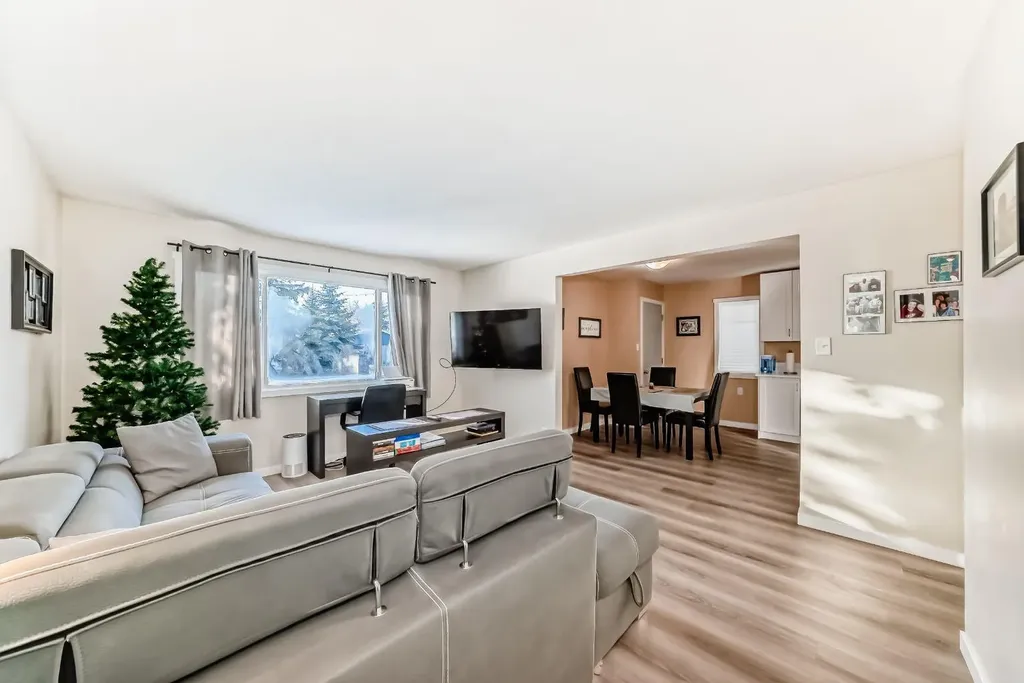 3221 32a Avenue SE Calgary AB T2B0J6