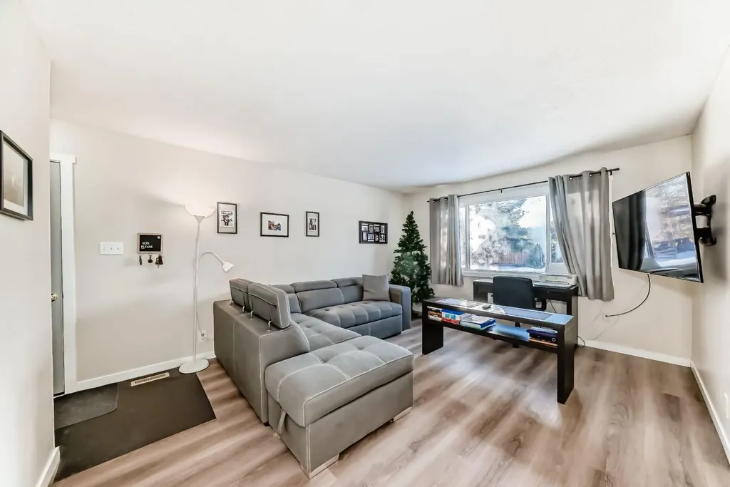 3221 32a Avenue SE Calgary AB T2B0J6