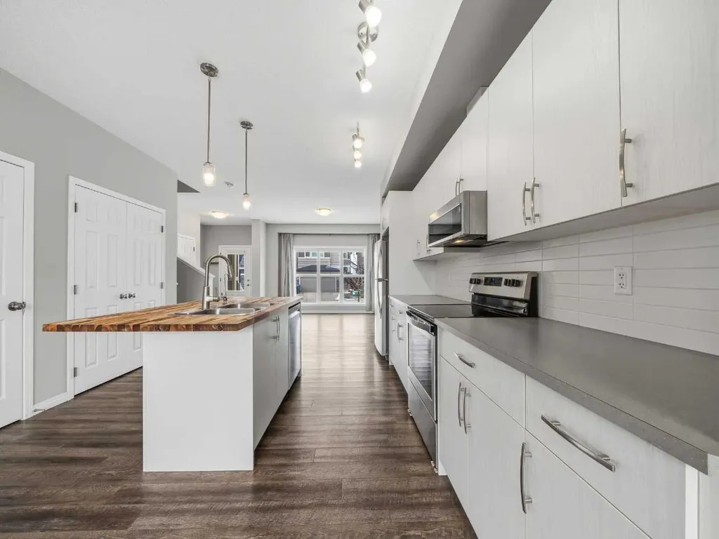89 Walgrove Rise SE Calgary AB T2X4E9