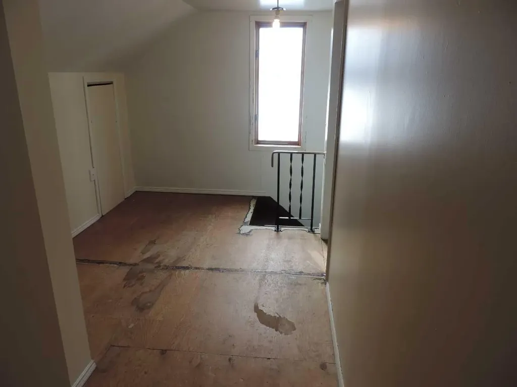 440046 Blue Sign Rr 33 Rural Ponoka County AB T0C 0M0