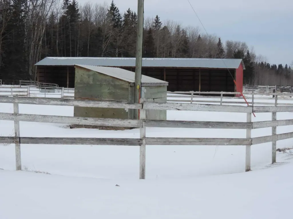440046 Blue Sign Rr 33 Rural Ponoka County AB T0C 0M0