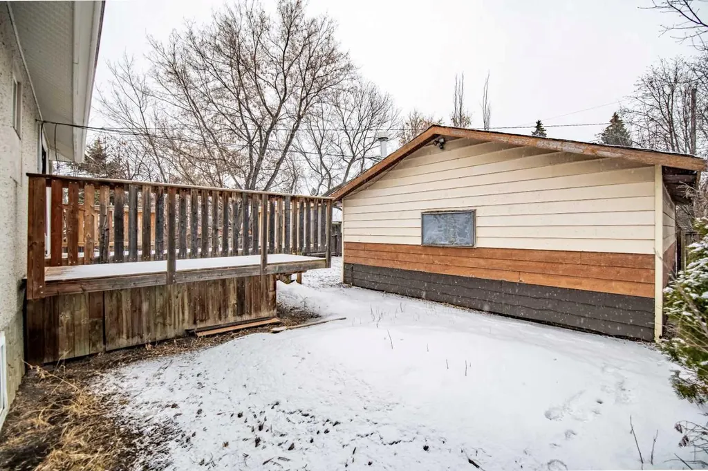3725 45 Street Red Deer AB T4N1J3