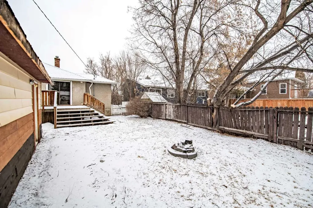 3725 45 Street Red Deer AB T4N1J3