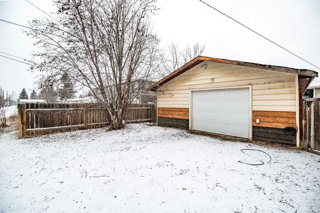 3725 45 Street Red Deer AB T4N1J3