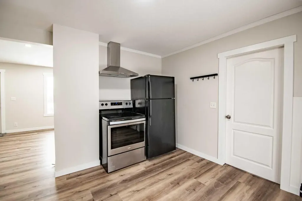 3725 45 Street Red Deer AB T4N1J3