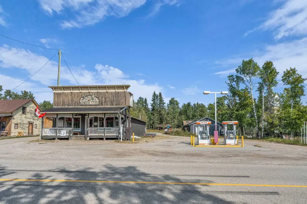 5204 579 Highway W Rural Mountain View County AB T0M2E0