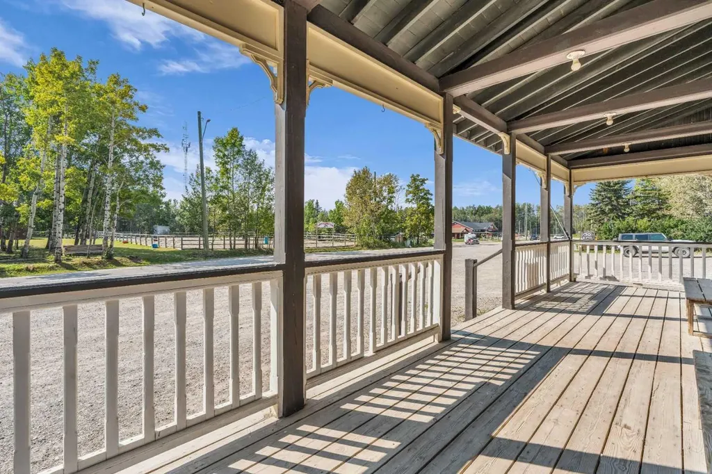 5204 579 Highway W Rural Mountain View County AB T0M2E0