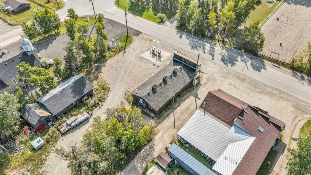 5204 579 Highway W Rural Mountain View County AB T0M2E0