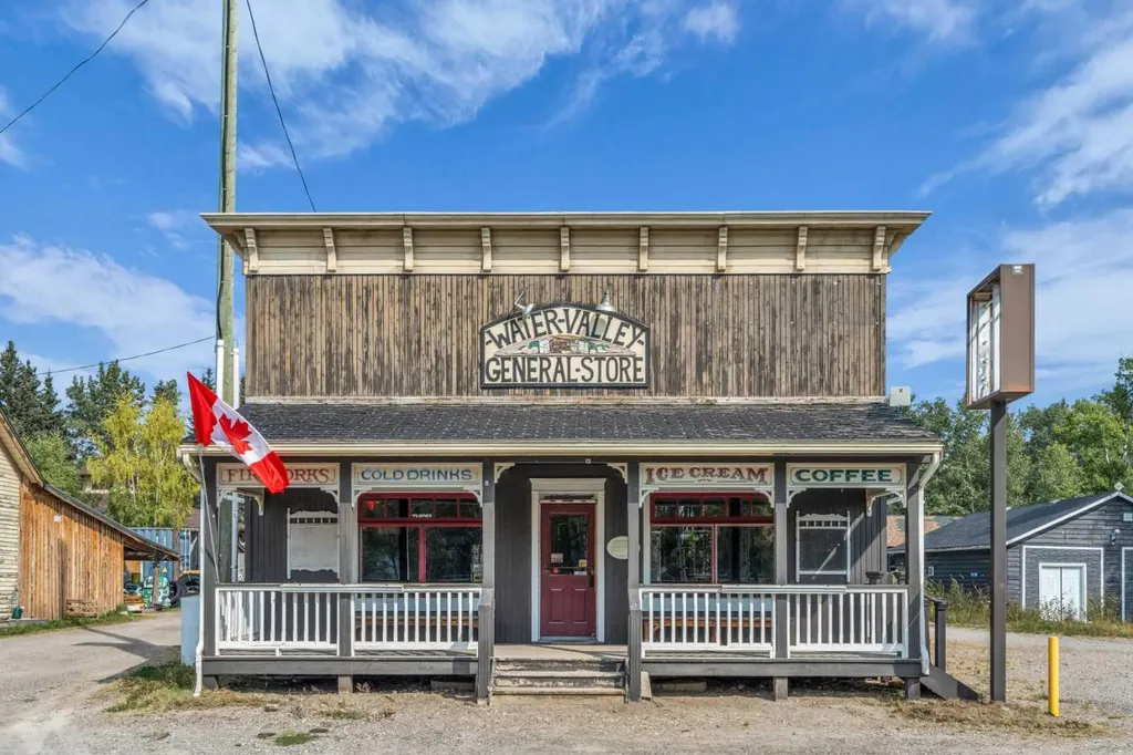 5204 579 Highway W Rural Mountain View County AB T0M2E0