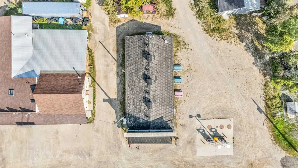 5204 579 Highway W Rural Mountain View County AB T0M2E0