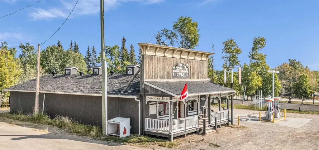 5204 579 Highway W Rural Mountain View County AB T0M2E0
