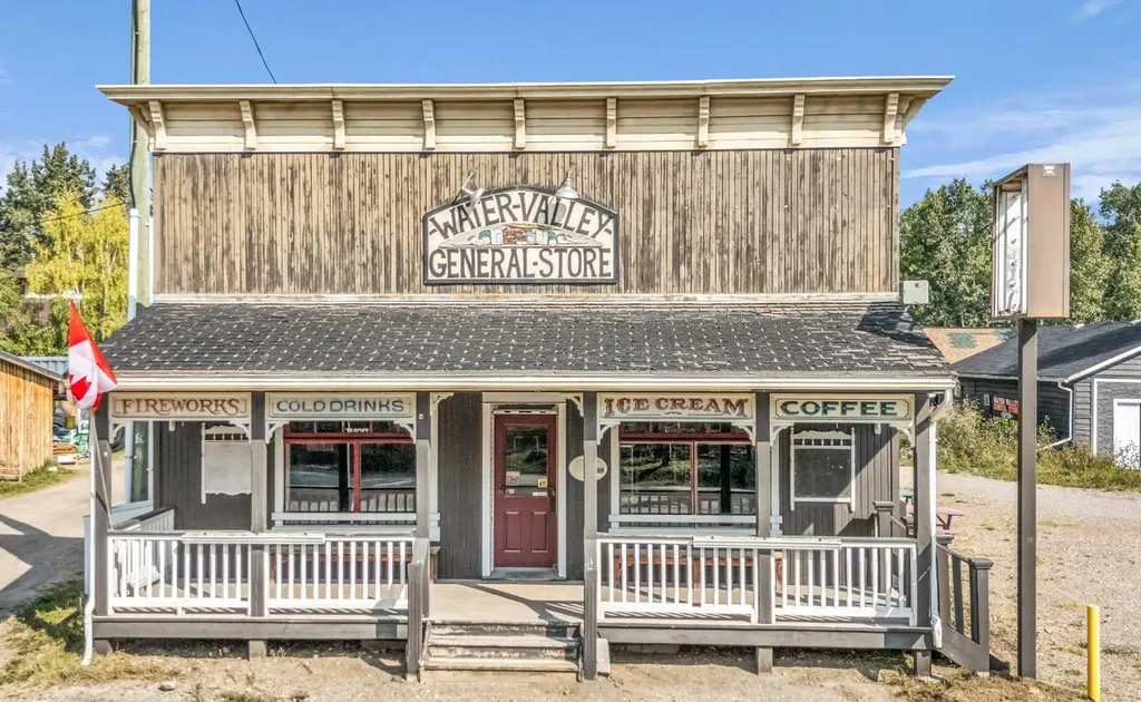 5204 579 Highway W Rural Mountain View County AB T0M2E0