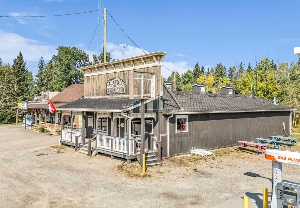 5204 579 Highway W Rural Mountain View County AB T0M2E0