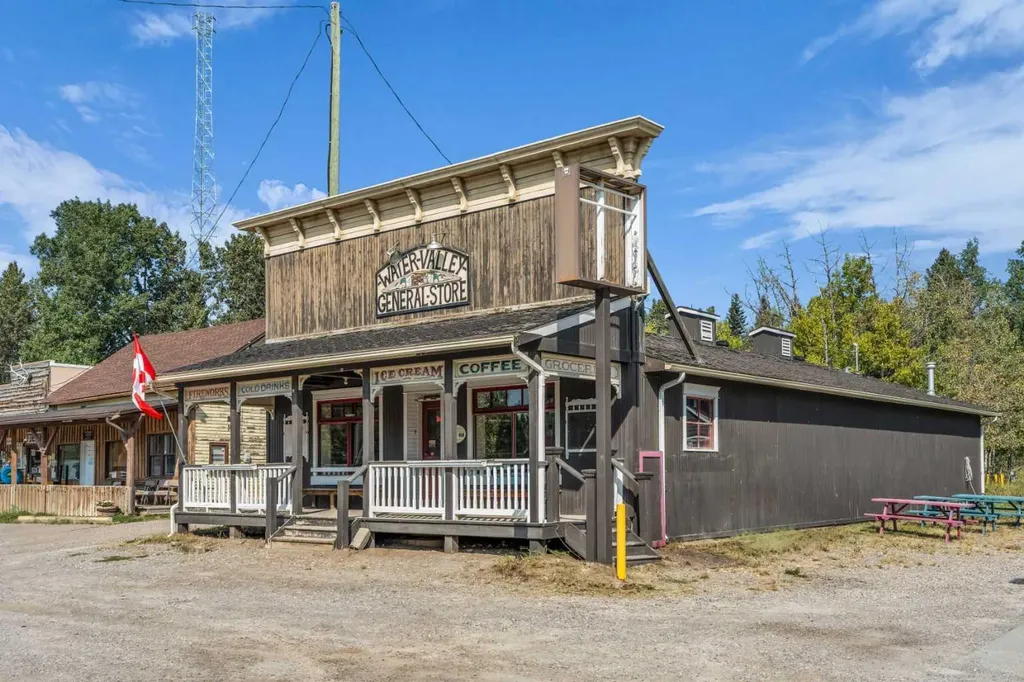 5204 579 Highway W Rural Mountain View County AB T0M2E0