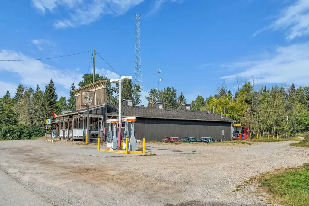 5204 579 Highway W Rural Mountain View County AB T0M2E0