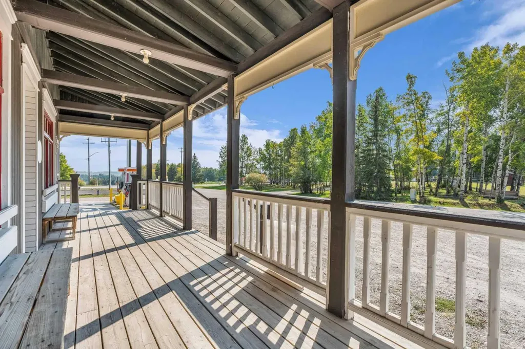 5204 579 Highway W Rural Mountain View County AB T0M2E0