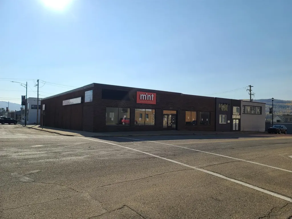 10013 100 Avenue Peace River AB T8S 2A5