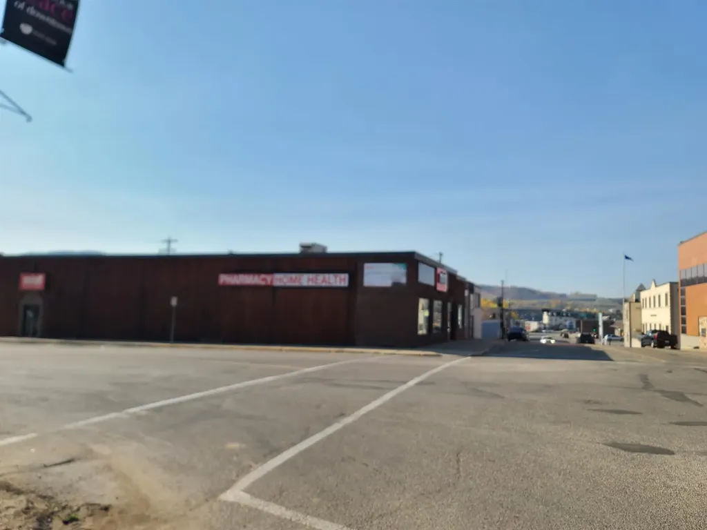 10013 100 Avenue Peace River AB T8S 2A5