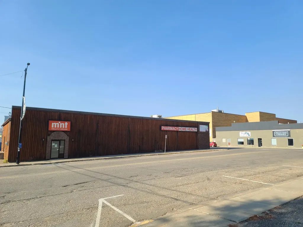 10013 100 Avenue Peace River AB T8S 2A5