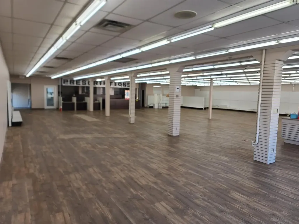 10013 100 Avenue Peace River AB T8S 2A5